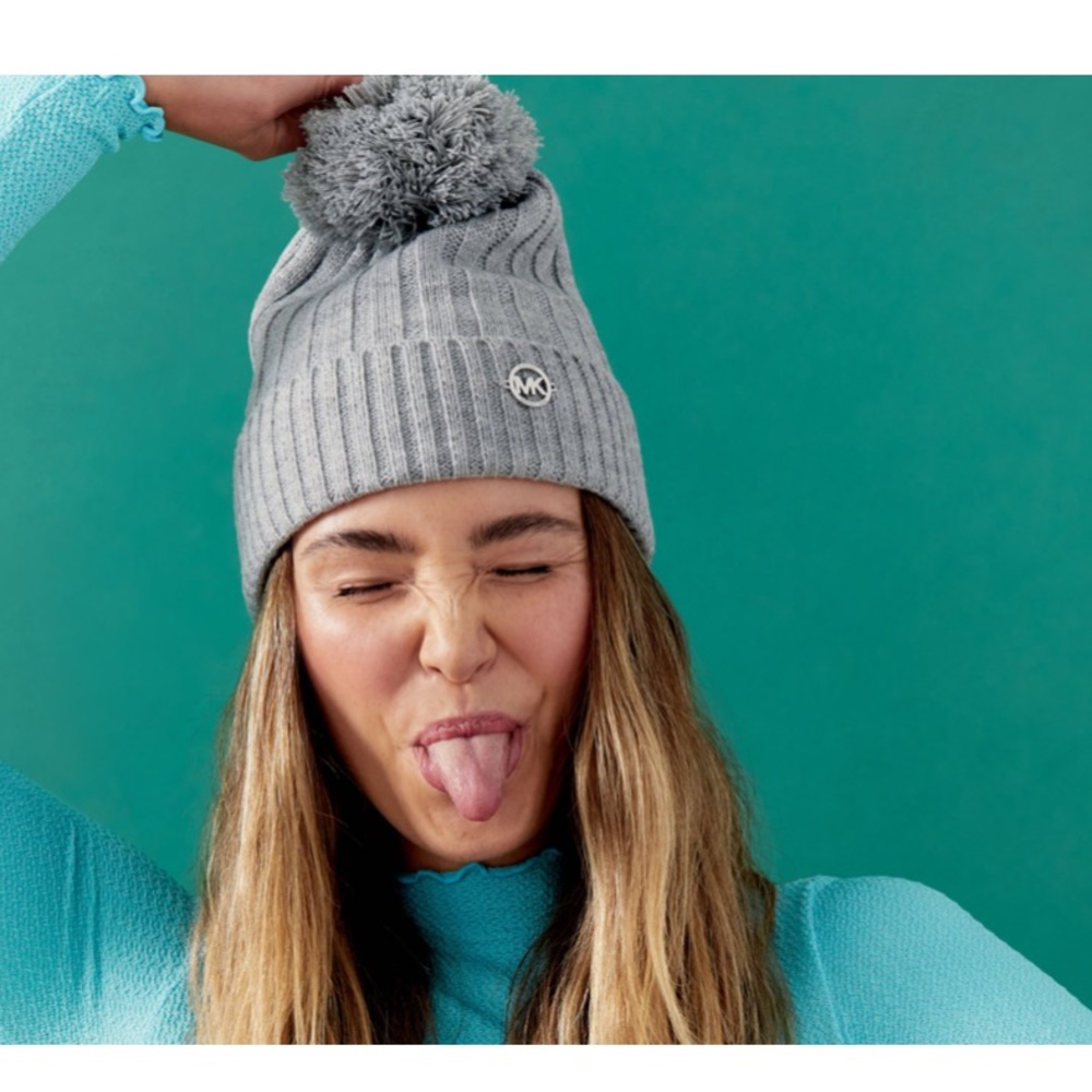 ✨HOST PICK!!✨🌸Michael Kors Beanie with Pom Pom🌸